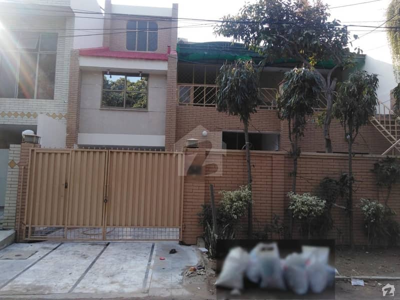 ماڈل ٹاؤن ۔ بلاک ایم ماڈل ٹاؤن لاہور میں 4 کمروں کا 10 مرلہ مکان 2.85 کروڑ میں برائے فروخت۔