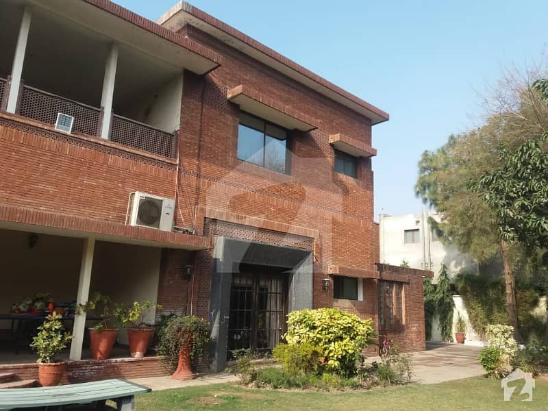 4 Kanal Commercial Property is available for Sale in Gulberg 3 Lahore