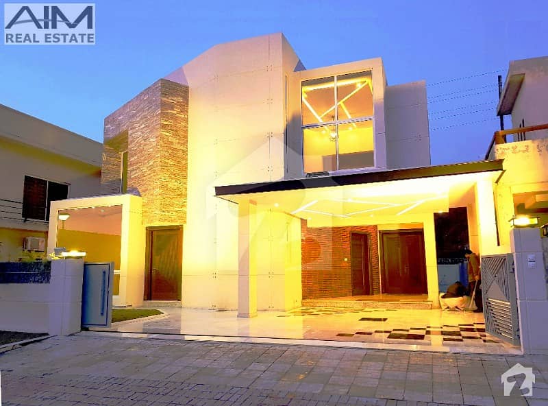 بحریہ ٹاؤن فیز 3 بحریہ ٹاؤن راولپنڈی راولپنڈی میں 6 کمروں کا 1 کنال مکان 4.6 کروڑ میں برائے فروخت۔