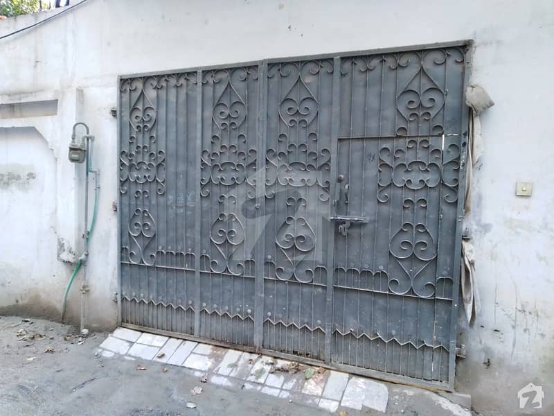 گلبرگ پشاور میں 4 کمروں کا 11 مرلہ مکان 1.2 کروڑ میں برائے فروخت۔