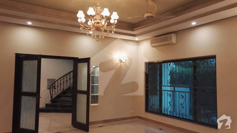 Near Main Road The Beautiful Design One Kanal Fully House For Rent At Prime Location