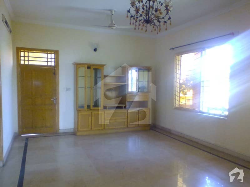 50 x 90  Full House in PWD Housing Society is available for Rent