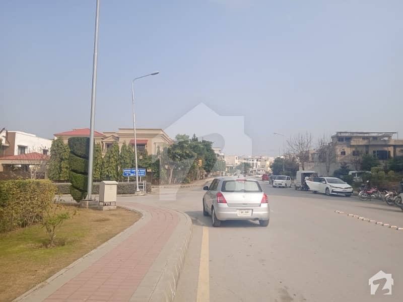 Plot For Sale In DHA Phase 1