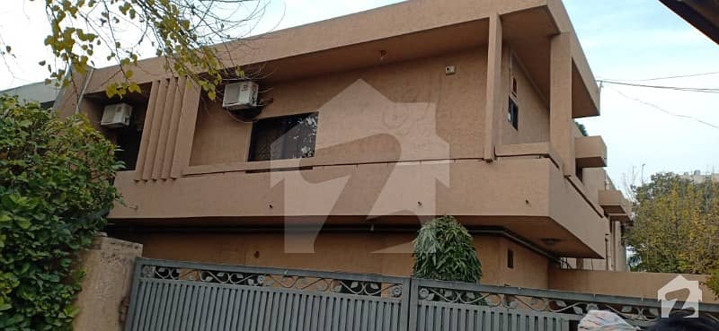 گارڈن ٹاؤن - ابو بھکر بلاک گارڈن ٹاؤن لاہور میں 6 کمروں کا 1 کنال مکان 8 کروڑ میں برائے فروخت۔