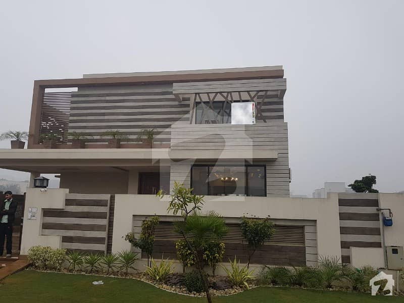 ڈی ایچ اے فیز 6 ڈیفنس (ڈی ایچ اے) لاہور میں 5 کمروں کا 1 کنال مکان 1.8 لاکھ میں کرایہ پر دستیاب ہے۔
