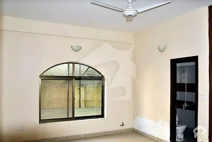 ورسک روڈ پشاور میں 3 کمروں کا 9 مرلہ فلیٹ 27 ہزار میں کرایہ پر دستیاب ہے۔