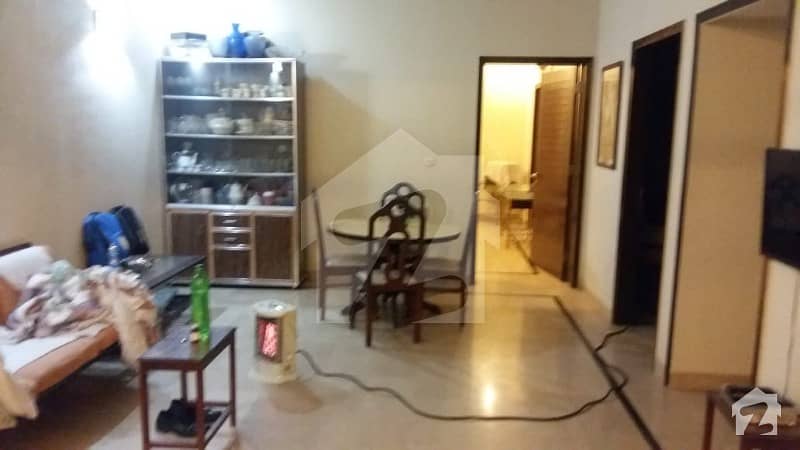 ڈی ایچ اے فیز 6 - بلاک اے فیز 6 ڈیفنس (ڈی ایچ اے) لاہور میں 4 کمروں کا 10 مرلہ مکان 90 ہزار میں کرایہ پر دستیاب ہے۔