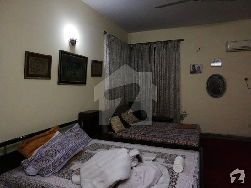 ماڈل ٹاؤن لِنک روڈ ماڈل ٹاؤن لاہور میں 6 کمروں کا 1 کنال مکان 3.5 کروڑ میں برائے فروخت۔