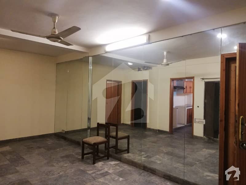 4 MARLA SECOND FLOOR RESIDENTIAL FLAT IS AVAILABLE FOR RENT IN DHA PHASE 4