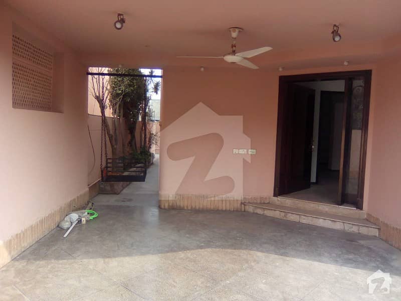 10 Marla House Available For Rent Phase 4 Near Market And Masjid