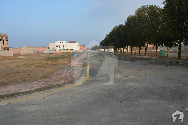 Commercial plot for sale at Boulevard location of commercial zone