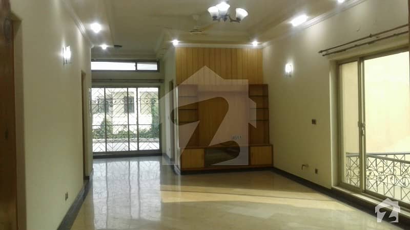 Double Unit One Kanal Modern Location Bungalow For Rent At Phase 3