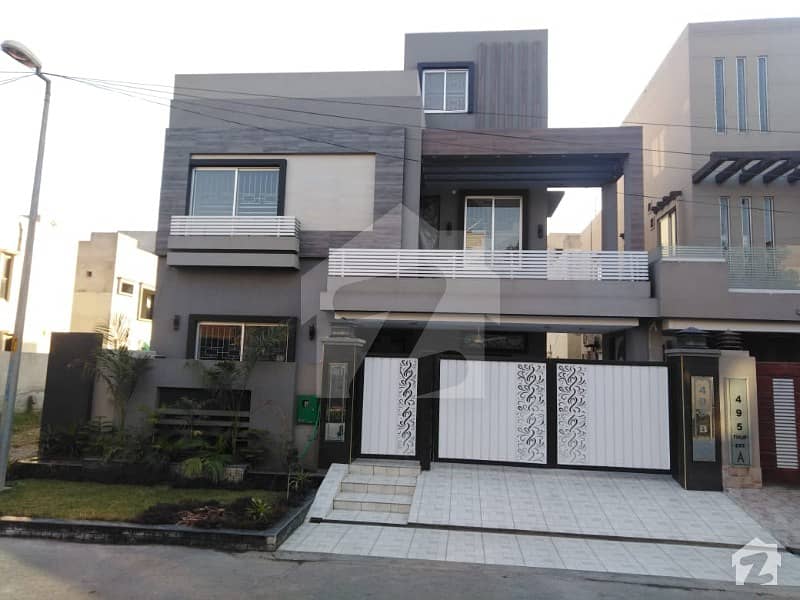 10 MARLA HOUSE AVAILABLE FOR RENT IN SECTOR C BAHRIA TOWN LAHORE