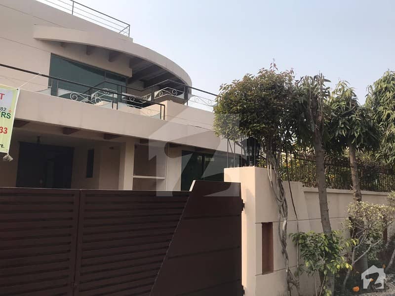 1 Kanal Very Stunning Owner Built Bungalow For Sale In DHA Phase 4