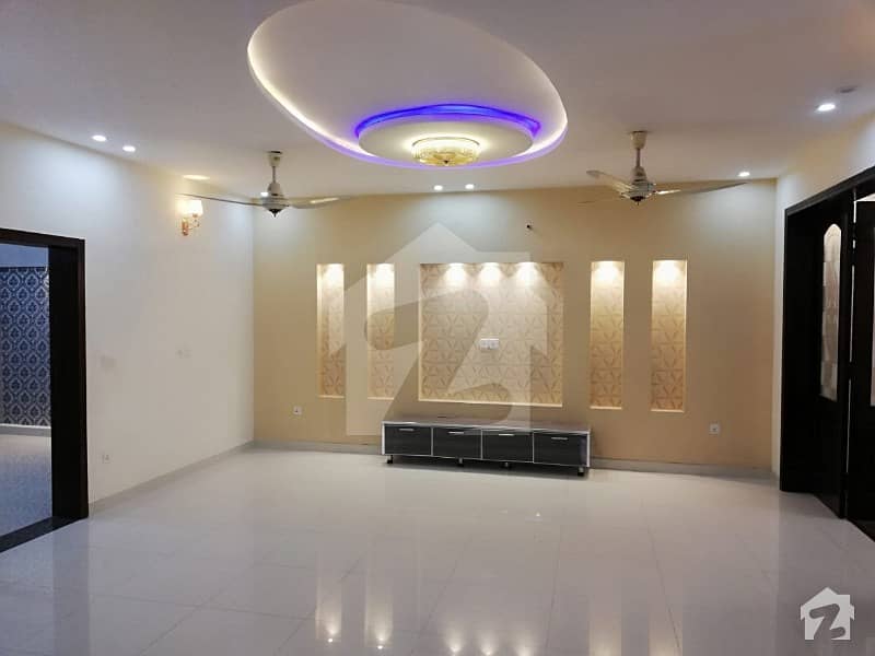 10 Marla Upper Portion For Rent At Vip Location In Jasmine Block Bahria Town Lahore