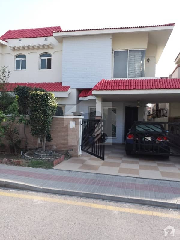 A BEAUTIFUL 11 MARLA HOUSE FOR SALE IN SAFRI VILLAS SECTR B BAHRIA TOWN LHR