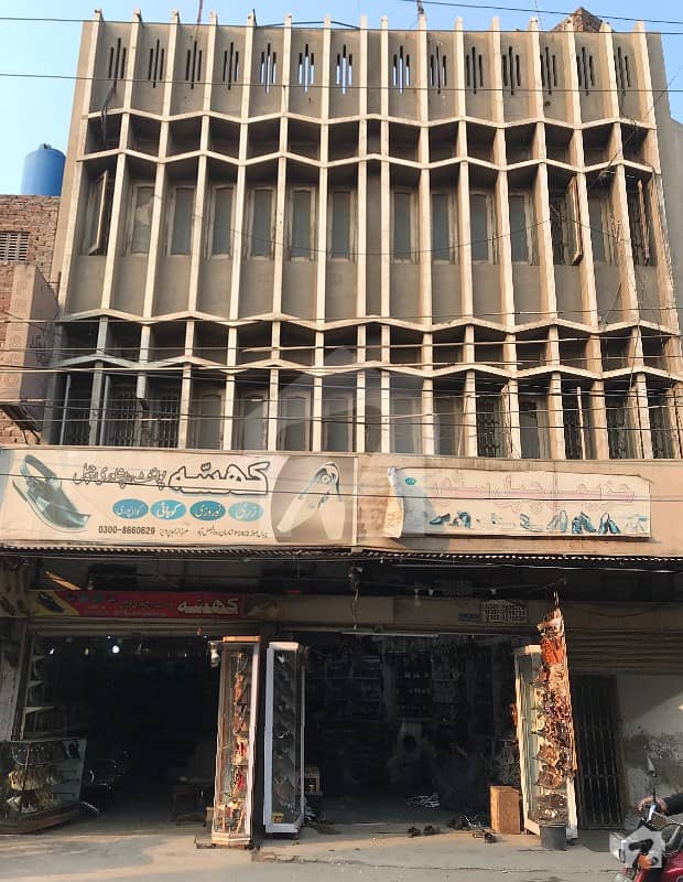 چِبن فیصل آباد میں 11 کمروں کا 5 مرلہ عمارت 4.8 کروڑ میں برائے فروخت۔