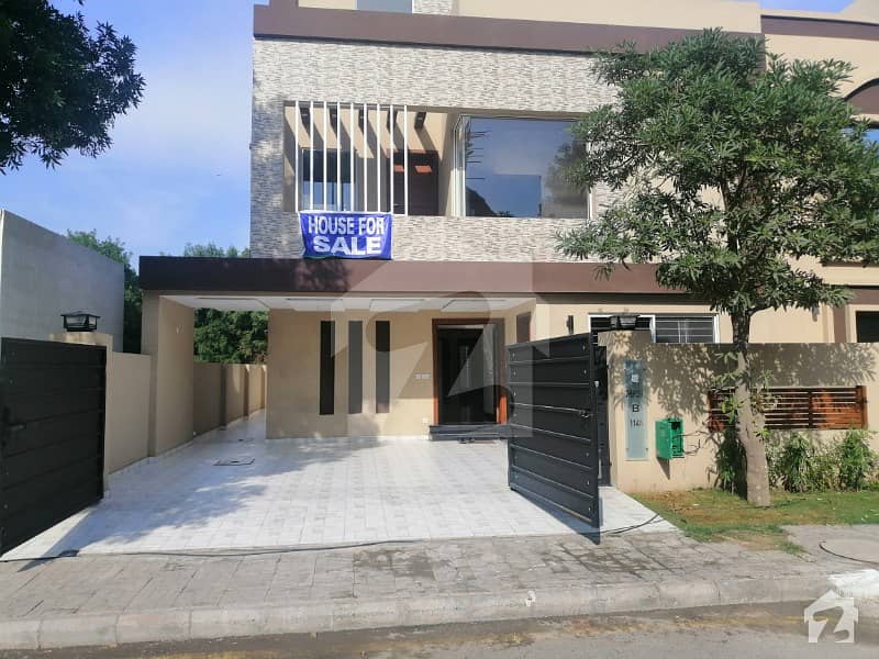 A BEAUTIFUL 10 MARLA LUXRY HOUSE FOR RENT IN OVERSEAS B BAHRIA TOWN LHR