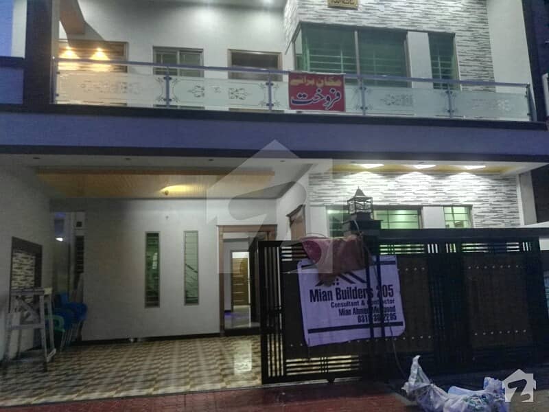 جناح گارڈنز فیز 1 جناح گارڈنز ایف ای سی ایچ ایس اسلام آباد میں 4 کمروں کا 7 مرلہ مکان 1.65 کروڑ میں برائے فروخت۔
