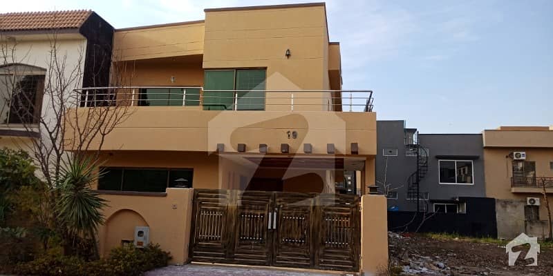 10 Marla Single Unit House For Sale Bahria Town Phase 3