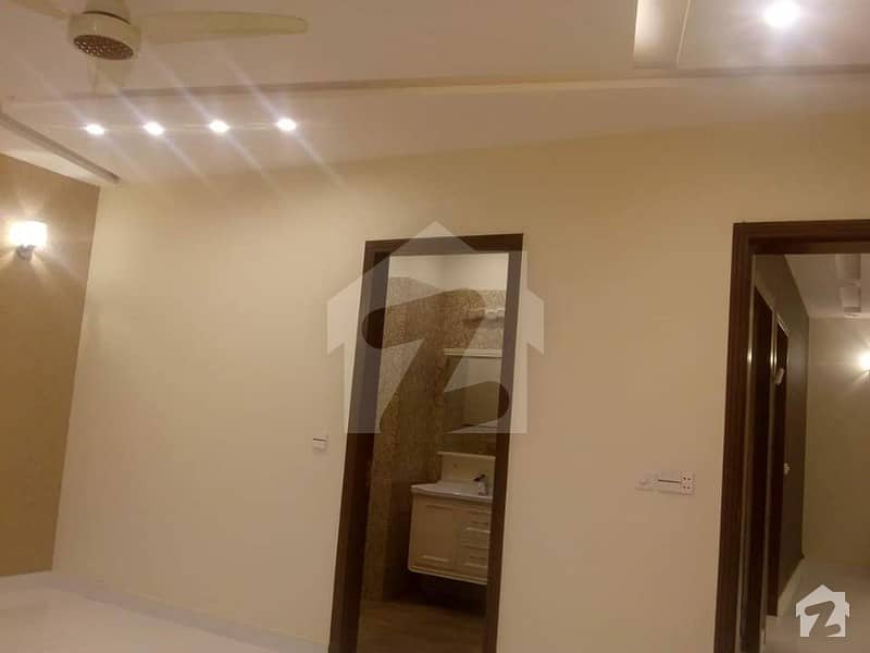 بحریہ ٹاؤن - اوورسیز ایکسٹینشن بحریہ ٹاؤن اوورسیز انکلیو بحریہ ٹاؤن لاہور میں 3 کمروں کا 10 مرلہ بالائی پورشن 35 ہزار میں کرایہ پر دستیاب ہے۔