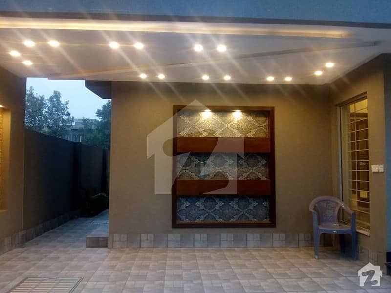 1 KANAL HOUSE AVAILABLE IN BABAR BLOCK BAHRIA TOWN LAHORE