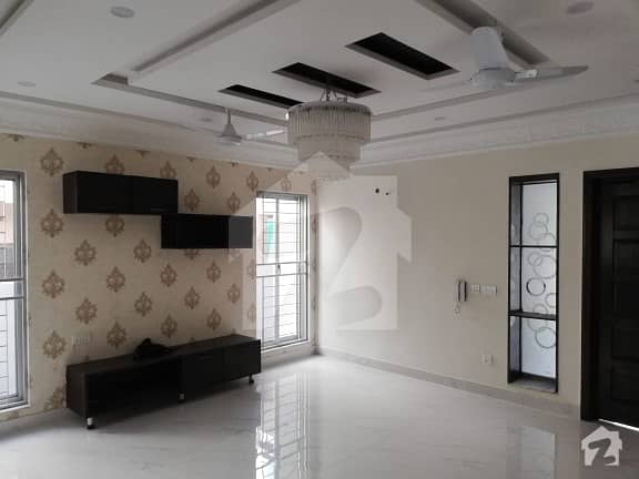 این ایف سی 1 - بلاک ڈی (ایس ای) این ایف سی 1 لاہور میں 5 کمروں کا 10 مرلہ مکان 2.6 کروڑ میں برائے فروخت۔