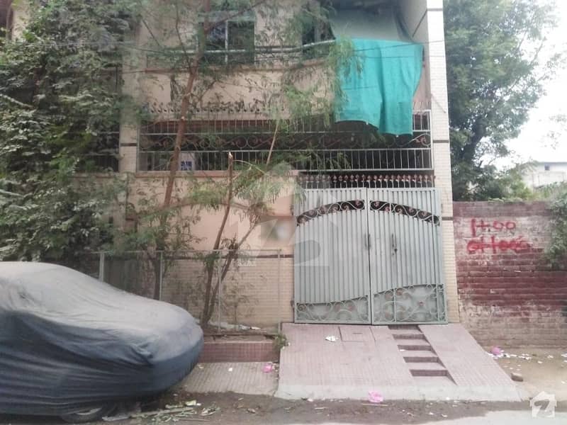 گلشنِ راوی لاہور میں 4 کمروں کا 5 مرلہ مکان 1.5 کروڑ میں برائے فروخت۔
