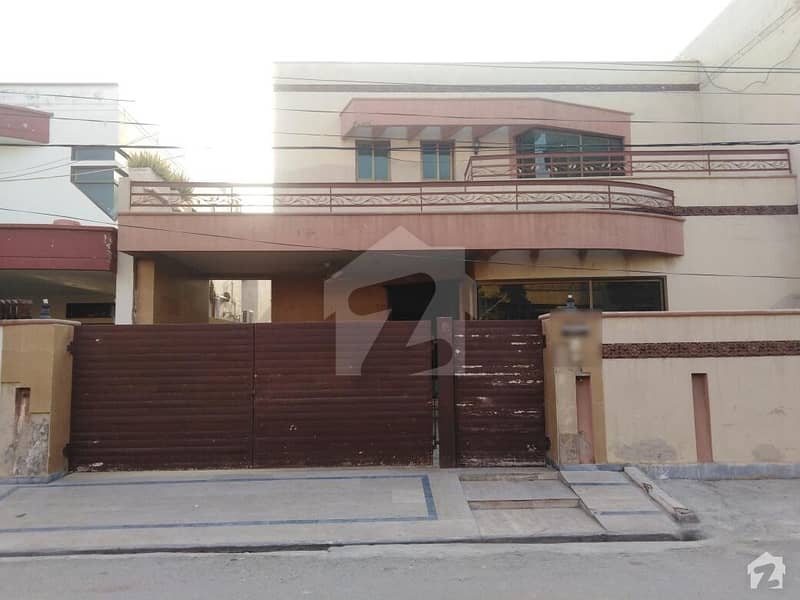 پنجاب کوآپریٹو ہاؤسنگ ۔ بلاک ای پنجاب کوآپریٹو ہاؤسنگ سوسائٹی لاہور میں 4 کمروں کا 10 مرلہ مکان 1.95 کروڑ میں برائے فروخت۔