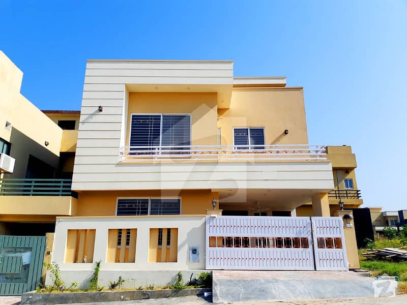 بحریہ ٹاؤن فیز 8 بحریہ ٹاؤن راولپنڈی راولپنڈی میں 4 کمروں کا 7 مرلہ مکان 1.5 کروڑ میں برائے فروخت۔