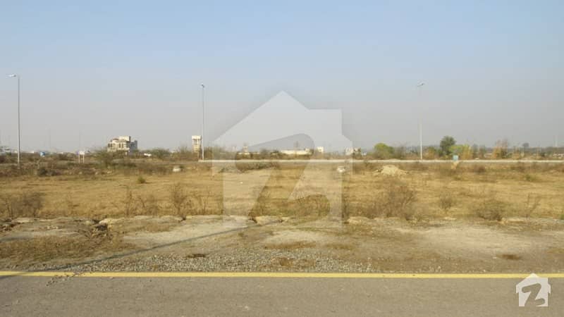 10 Marla Plot For Sale Block Y 100 Feet Road At Investor Rate For Urgent Sale