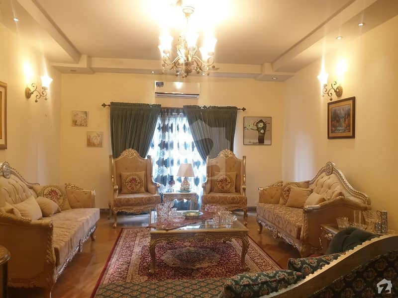 جوہر ٹاؤن لاہور میں 4 کمروں کا 19 مرلہ مکان 3 کروڑ میں برائے فروخت۔
