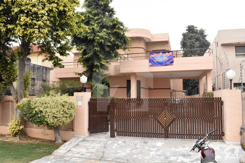 One Kanal Attractive House Available For Rent In Phase 3 DHA Defence