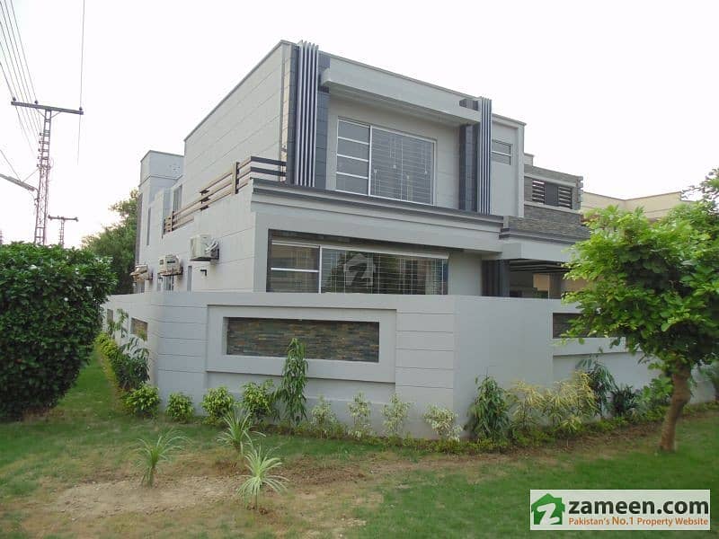 240 Sq Yd 6 Bed D/D Double Storey House For Sale