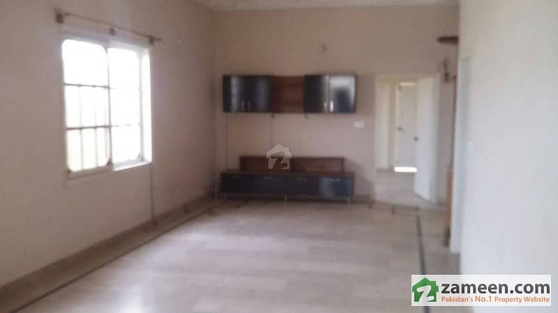 200 Sq Yd 1st Floor In Pia Society For Rent
