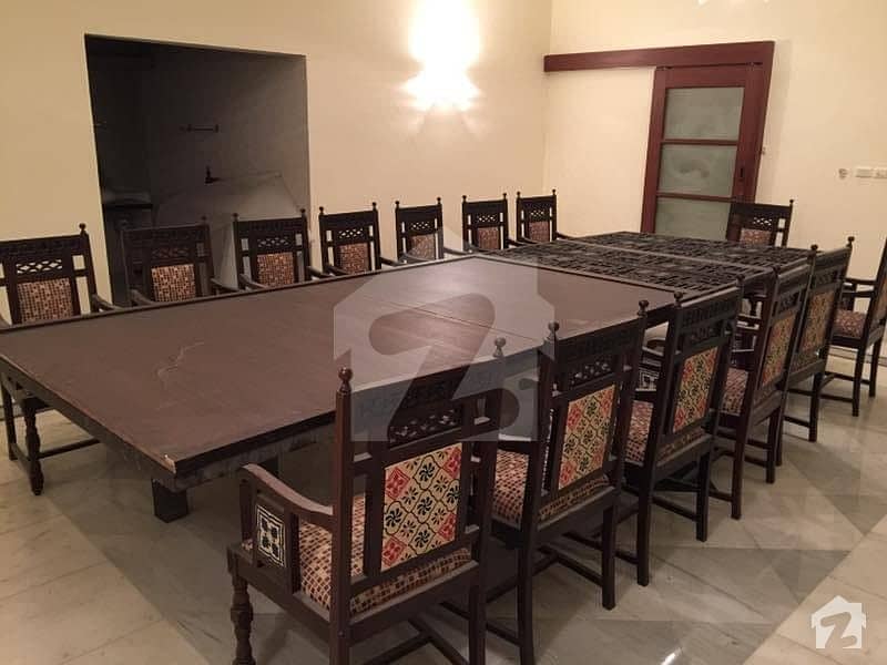 شہید ملت روڈ کراچی میں 11 کمروں کا 4 کنال مکان 12 لاکھ میں کرایہ پر دستیاب ہے۔