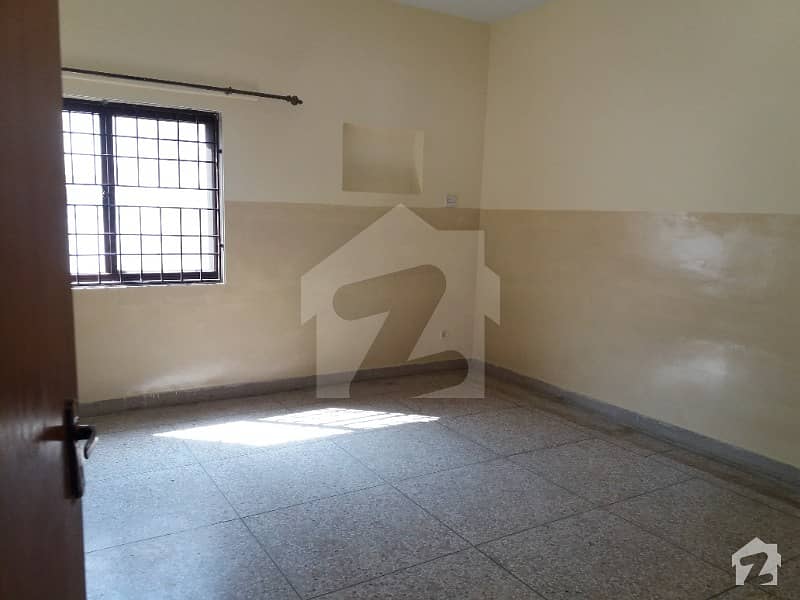 355 Sq Yards Ground Portion For Rent In G-9