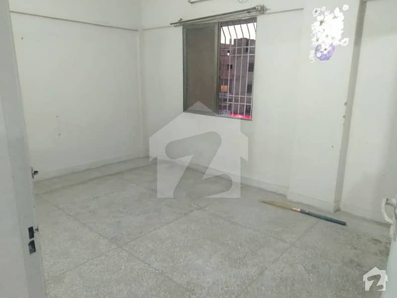 1000 SQ. FEET , 2 BED ROOM FLAT IS AVAILABLE FOR SALE IN GOOD CONDITION NEAR NOMAN VIEW APARTMENTS
