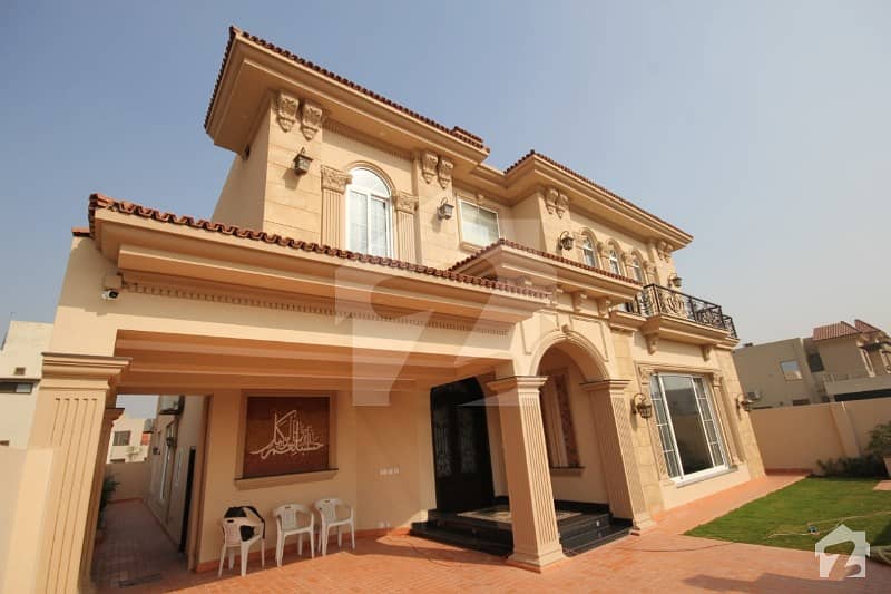 Luxurious Spanish 1 Kanal House For Rent