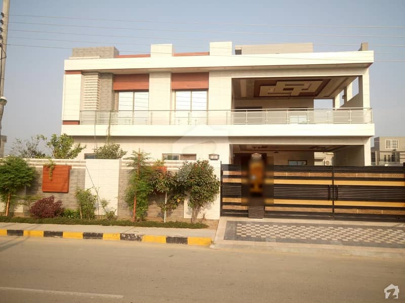 بسم اللہ ہاؤسنگ سکیم لاہور میں 5 کمروں کا 1 کنال مکان 4 کروڑ میں برائے فروخت۔