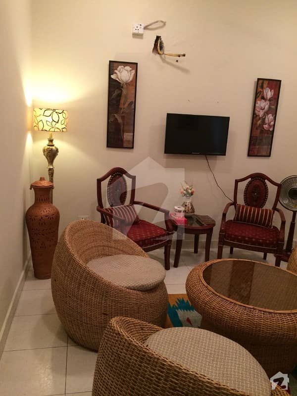 1 BED FURNISHED FLAT WITH TV LOUNGE AVAILABLE IN BAHRIA TOWN LAHORE