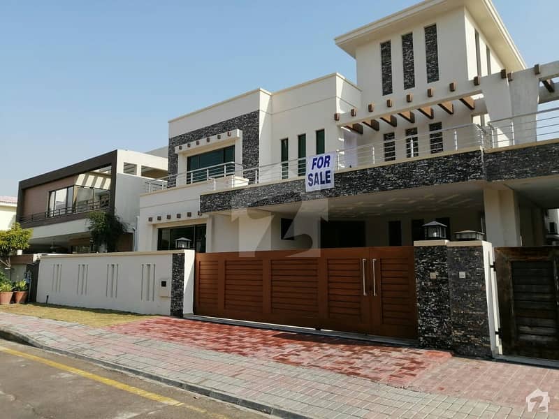 بحریہ ٹاؤن فیز 4 بحریہ ٹاؤن راولپنڈی راولپنڈی میں 6 کمروں کا 1 کنال مکان 5 کروڑ میں برائے فروخت۔