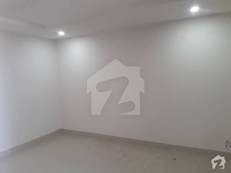 Phase 8 liner commercial first floor flat rent