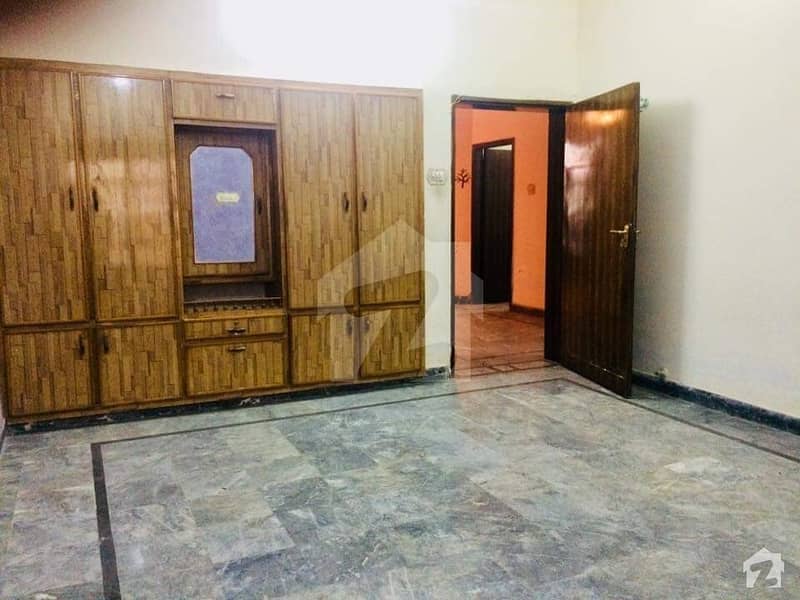 اڈیالہ روڈ راولپنڈی میں 3 کمروں کا 1.3 کنال بالائی پورشن 28 ہزار میں کرایہ پر دستیاب ہے۔