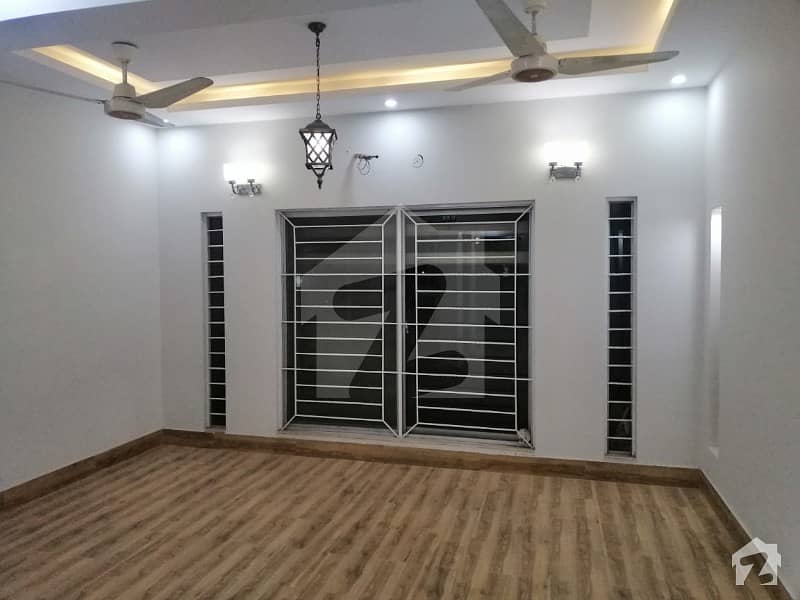 10 Marla Beautiful House For Rent In Shaheen Block Bahria Town Lahore