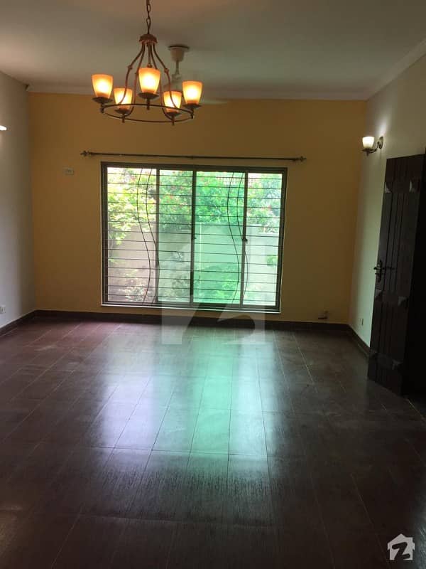 10 Marla Good Location Double Story Full House For Rent