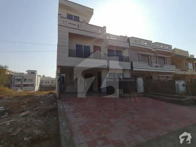 جی ۔ 13/2 جی ۔ 13 اسلام آباد میں 5 کمروں کا 8 مرلہ مکان 2.9 کروڑ میں برائے فروخت۔ جی ۔ 13/2 جی ۔ 13 اسلام آباد میں 5 کمروں کا 8 مرلہ مکان 2.9 کروڑ میں برائے فروخت۔