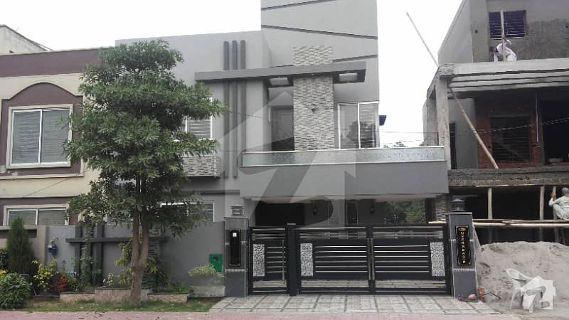 10 MARLA HOUSE AVAILABLE FOR RENT IN OVERSEAS A BAHRIA TOWN LAHORE