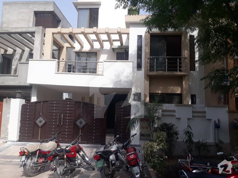 5 MARLA HOUSE AVAILABLE FOR RENT IN SECTOR B BAHRIA TOWN LAHORE