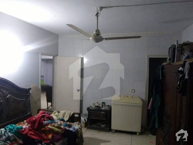 کلفٹن ۔ بلاک 2 کلفٹن کراچی میں 3 کمروں کا 7 مرلہ فلیٹ 1.4 کروڑ میں برائے فروخت۔